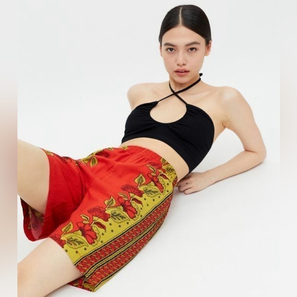 Urban Outfitters High Waist Bermuda Pull-On Shorts Red & Gold Floral Women’s XS